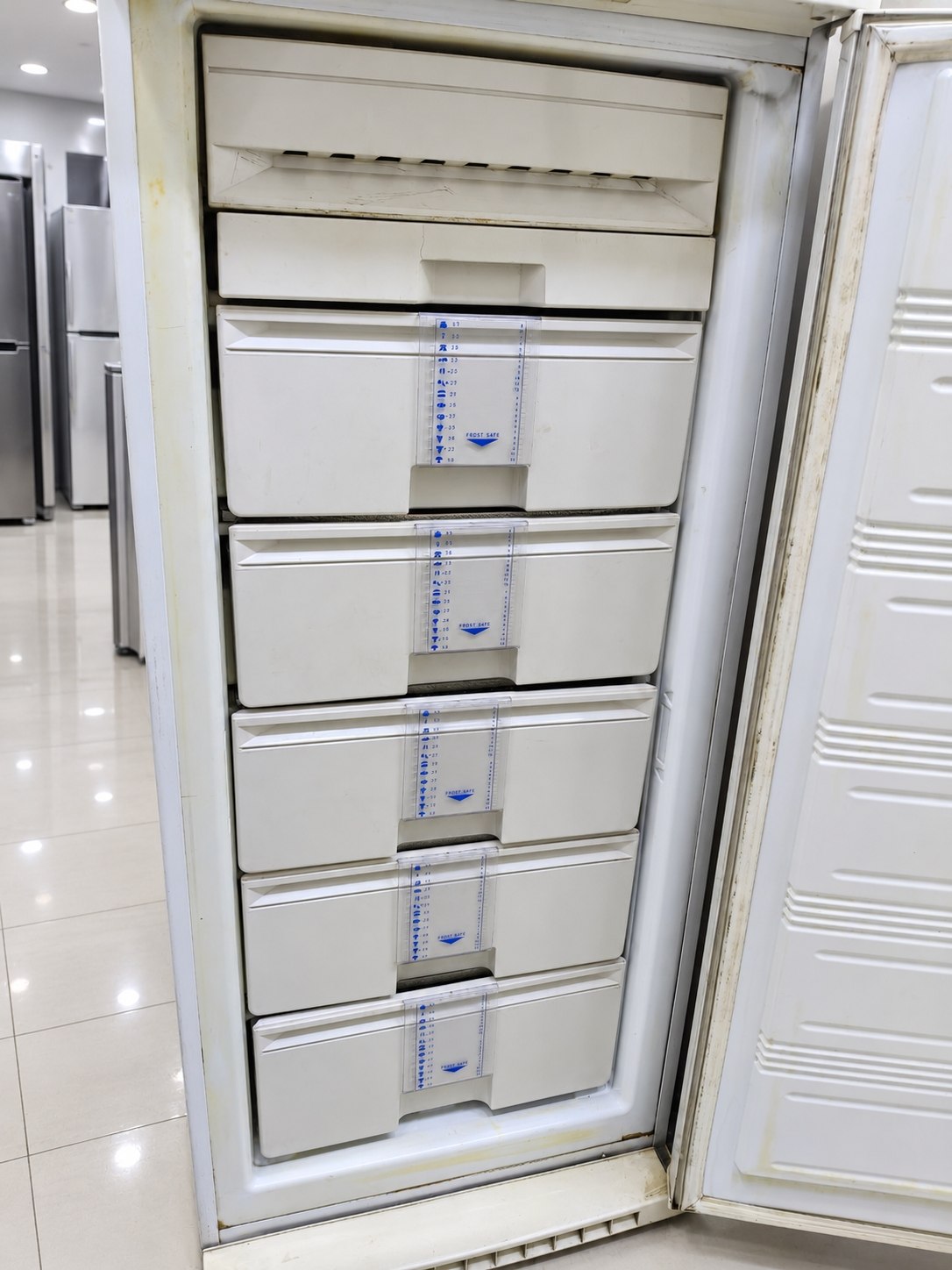 كود 9880
❄️ فريزر كريازي 5درج استعمال مميز
✅ نوفروست بدون تكوين ثلج