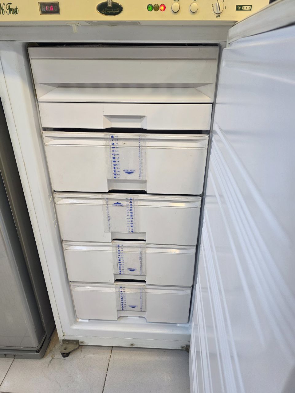 كود 5607
فريزر كريازي 4درج نوفروست
استعمال بحالة ممتازة