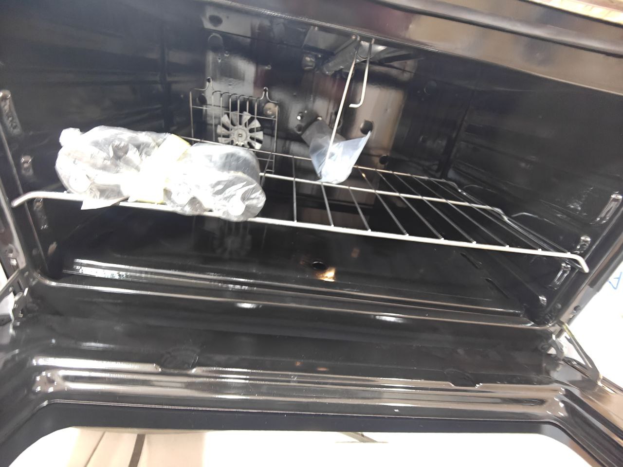 بوتجاز مستر شيف 5شعله
مزود  بمروحه  توزيع  اشعال ولمبه شوايه