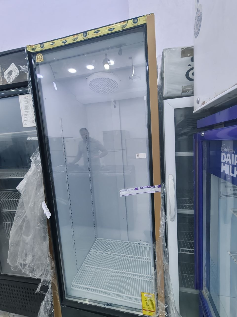 كود 9057
✅ ثلاجة عرض باب جامبو
🧊 تبريد قوي وثابت
🚪 باب زجاج كبير