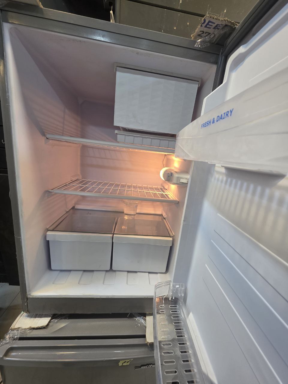 ثلاجه مني بار 6 قدم فرز تاني بفريزر داخلي