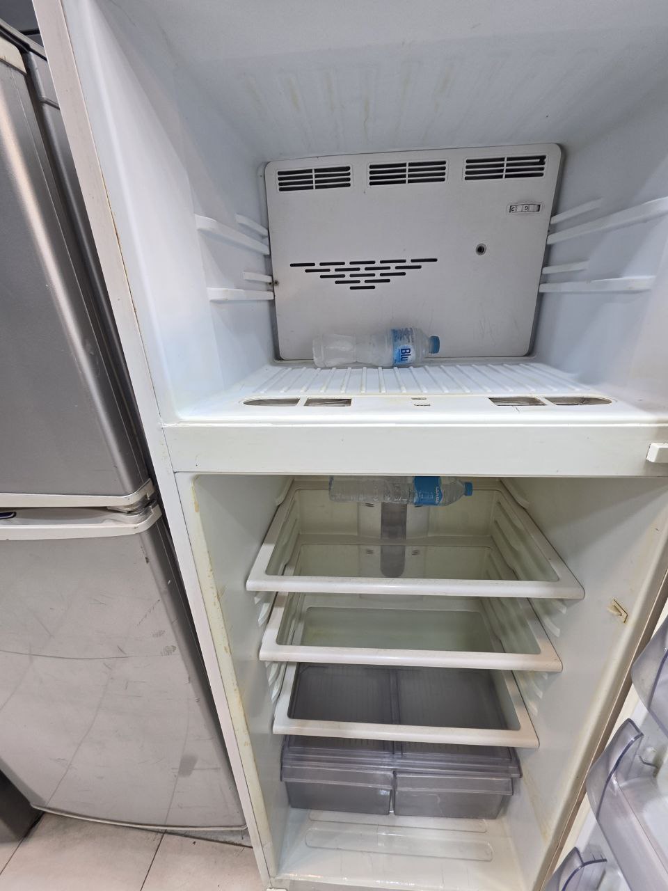 ثلاجه كريازي 14 قدم نوفروست استعمال حاله جيده جدا