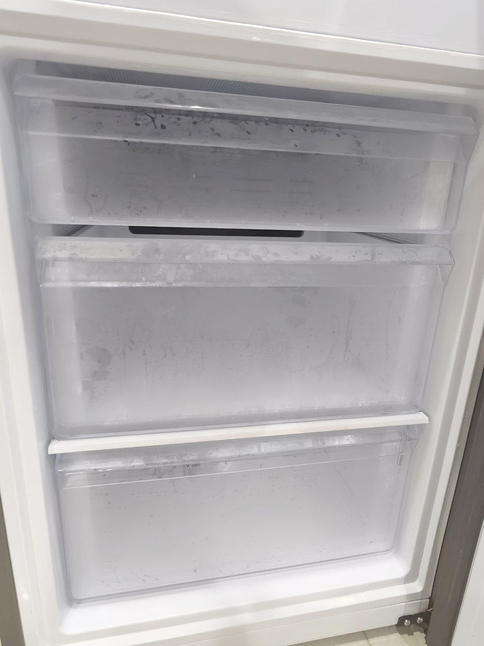 كود 8141
شحن شركة بدون اي صيانه كسر زيرو
سامسونج ثلاجة 340 لتر نوفروست ديجيتال فريزر سفلي لون سيلفر RB34C671ES9-MR