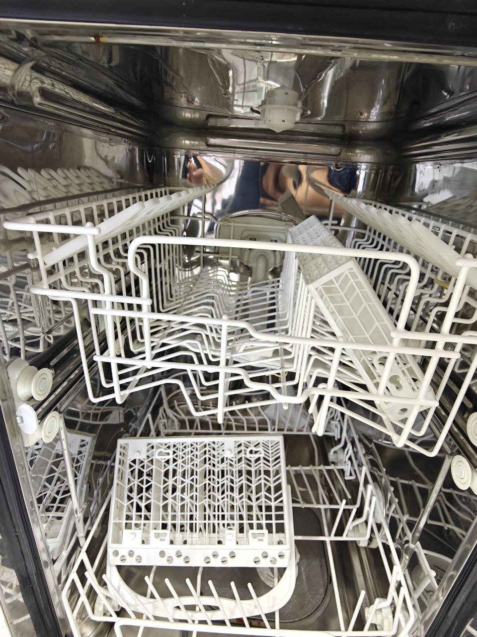 غسالة اطباق 10 استعمال حاله
 جيده جدا بدون اي صيانه  تماما