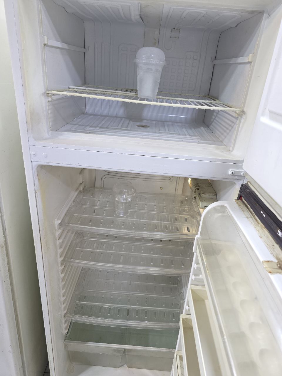 كود 4526
تلاجه الكتروستار 12قدم ديفروست بحالة جيدة