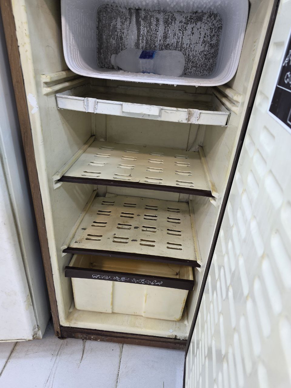 كود 5599
تلاجه  8قدم ايديل استعمال