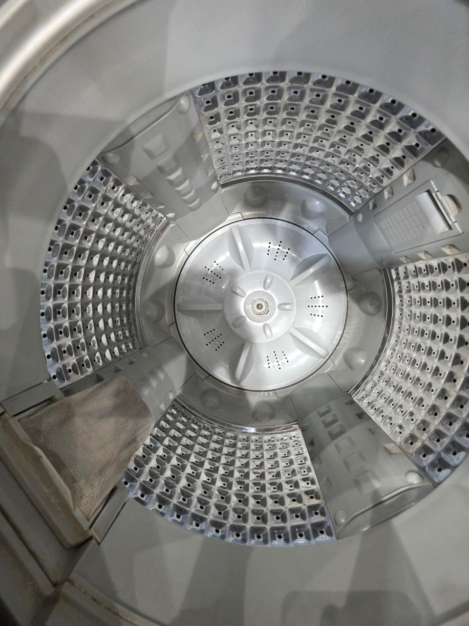 غساله فوق اتوماتيك GMC استعمال 8 كيلو بحاله جيده جدا