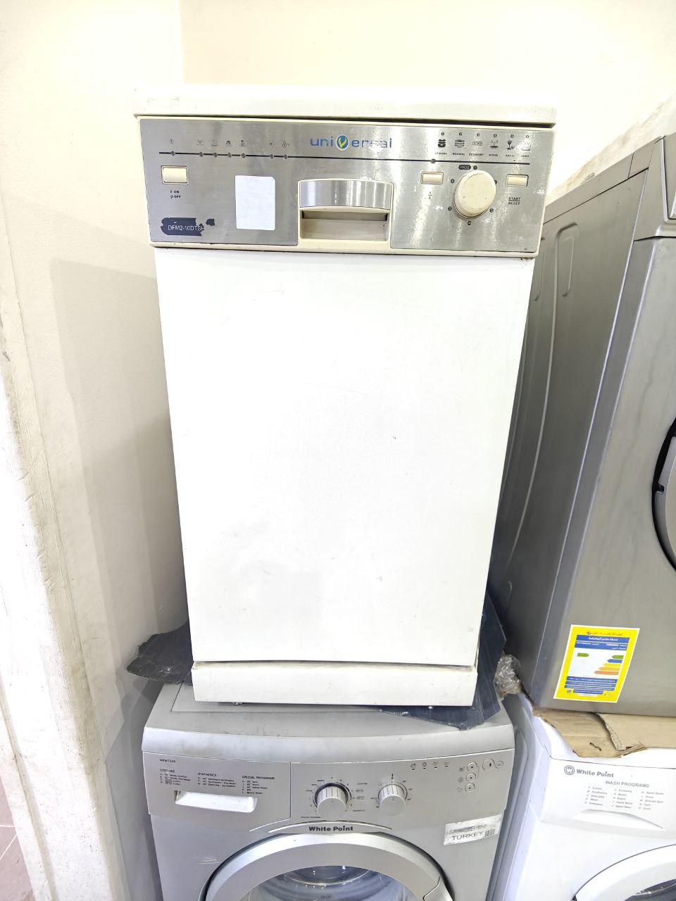 غساله اطباق 10افراد 
حاله جيده جدا بدون اي صيانه استعمال بحالة المصنع