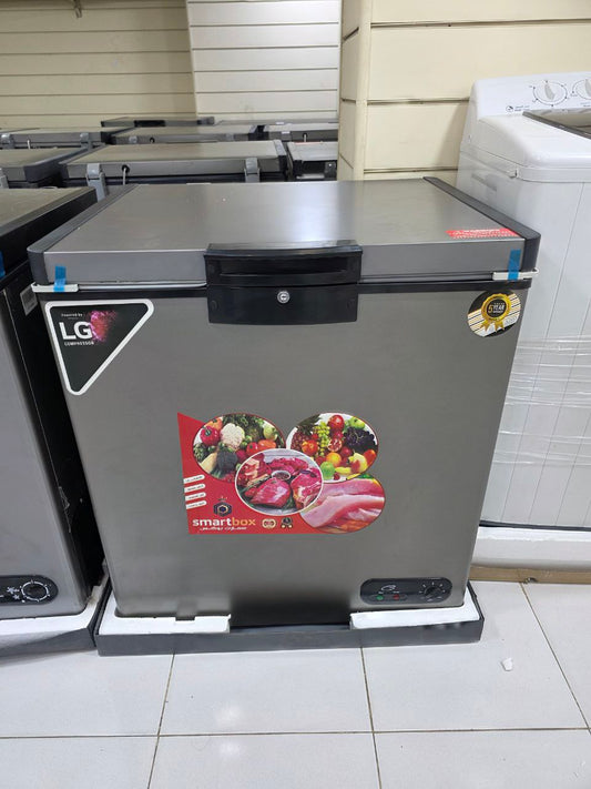 سعة كبيرة 250لتر
فريزر اسمارت بوكس ضمان 5سنين
استلس بالكامل
المساحة الداخلية الواسعة تتيح تخزين كميات كبيرة من الطعام المجمد، مفيدةن للأسر الكبيرة أو الاستخدامات التجارية البسيطة.