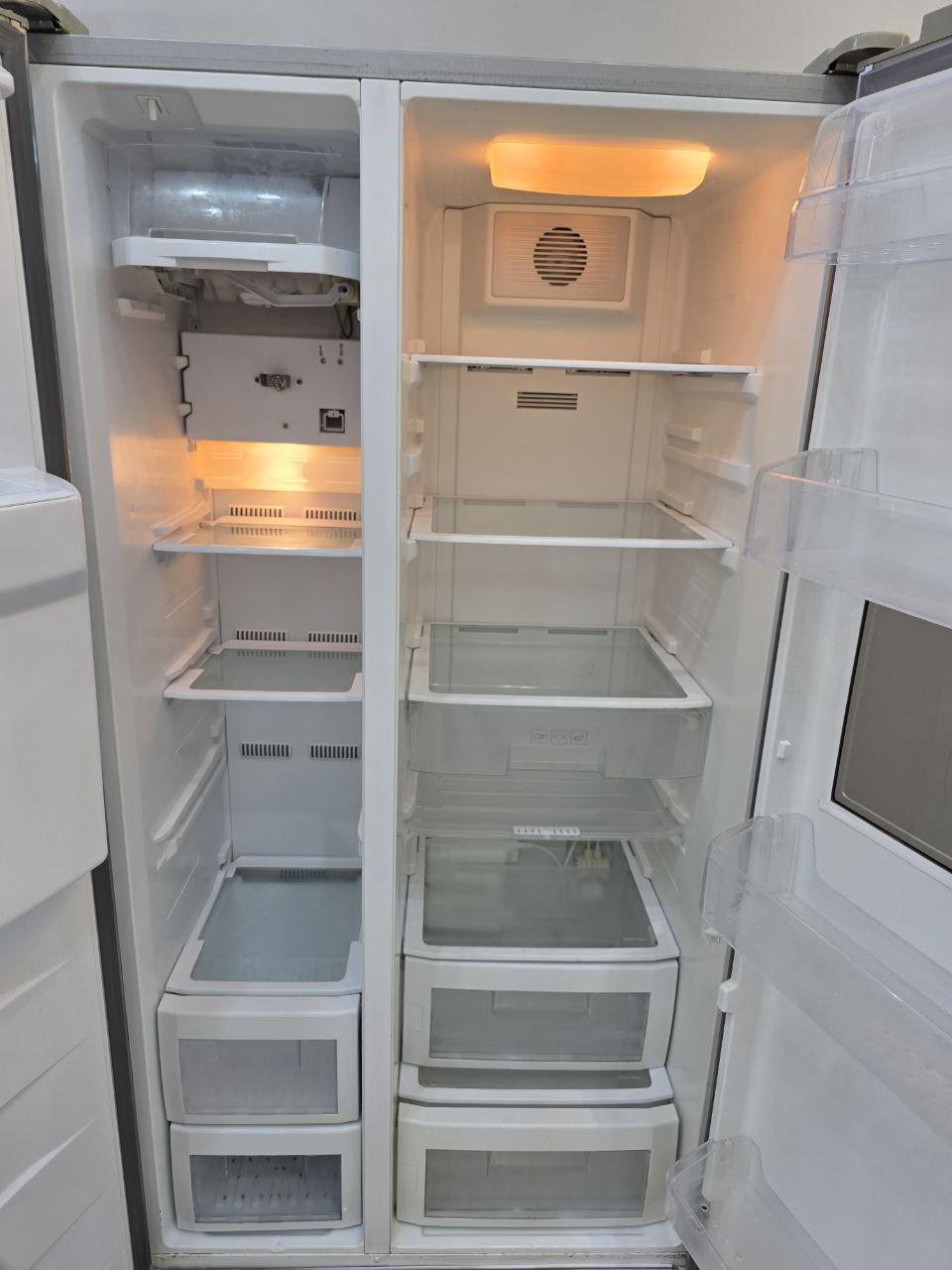 كود 5571
تلاجه اديل زانوسي 
30 قدم نوفروست  استعمال 
بسعر 25000فقط