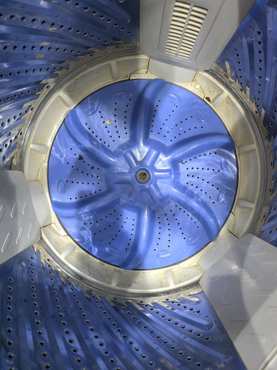 غساله يونيفرسال فوق اتوماتيك 9 كيلو مستعمله بحاله جيده كود 4112