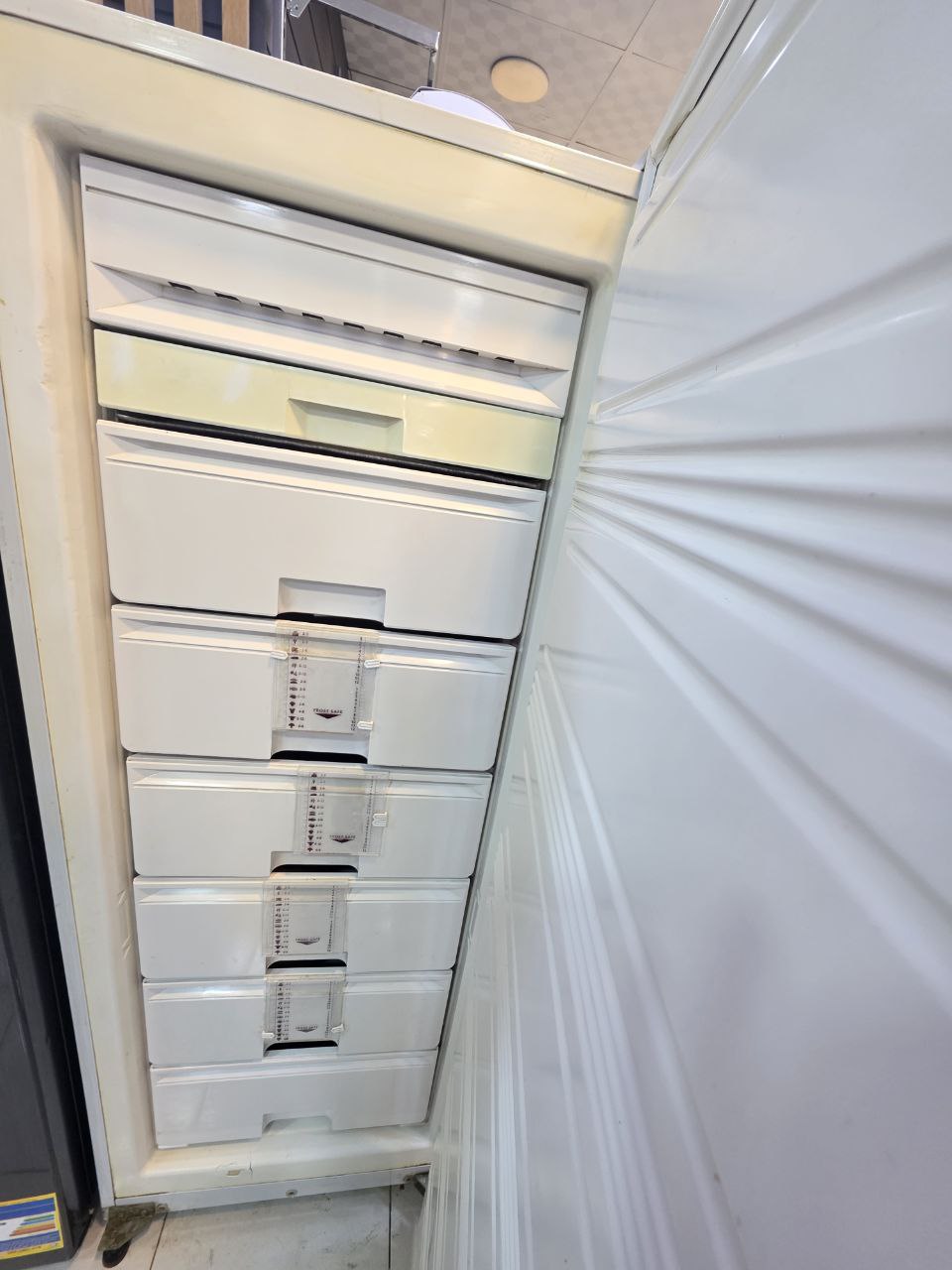 كود 8896
فريزر كريازي 5دورج 
ديجتاب نوفرسوست
شحن شركه بدون اي صيانه