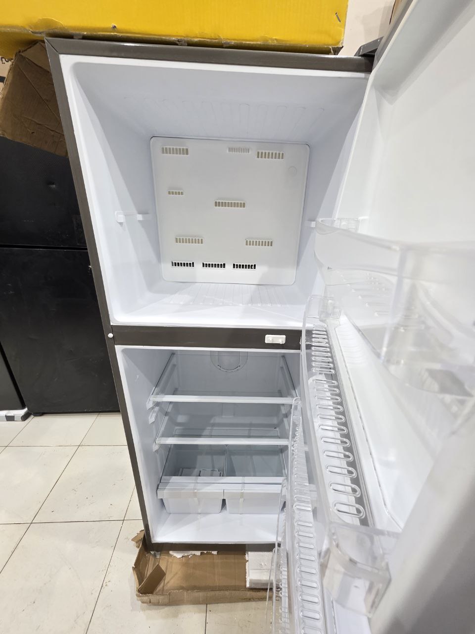 ثلاجه الكتروستار نوفروست 300 لتر فرز تاني بالكرتونه