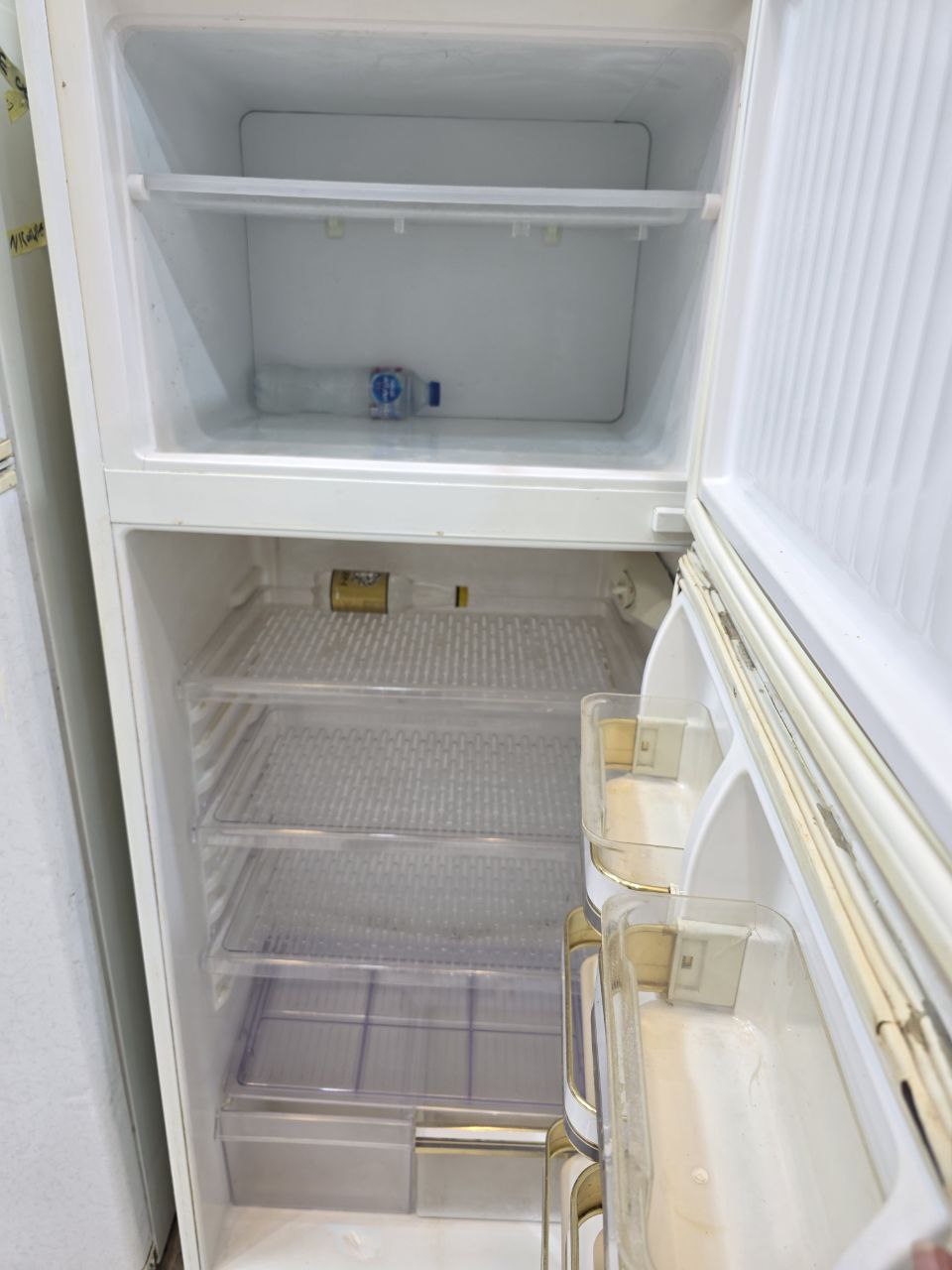 ثلاجه كريازي 14 قدم حاله جيده جدا جدا مستعمله
