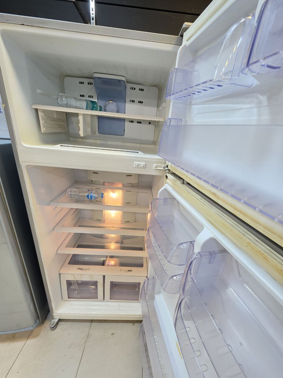 ثلاجه كريازي 22 قدم نوفرست مستعمله بحاله جيده كود 4546