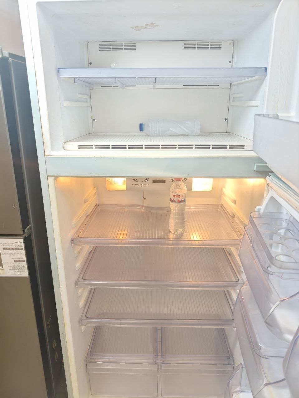 كود 7102
ثلاجة كريازي 20 قدم نوفروست
شحن شركه بدون اي صيانه تماما
كريازي حاله ممتازه