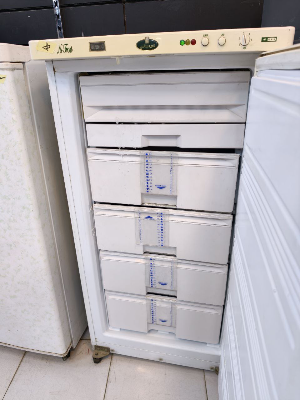 كود 5607
فريزر كريازي 5 درج
نوفروست
استعمال بحالة جيدة