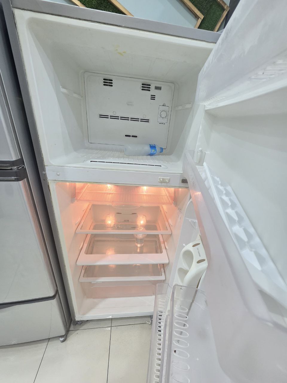 تلاجه  14قدم جامبو قدم زانوسي مستعمله بحاله جيده جدا كود4115