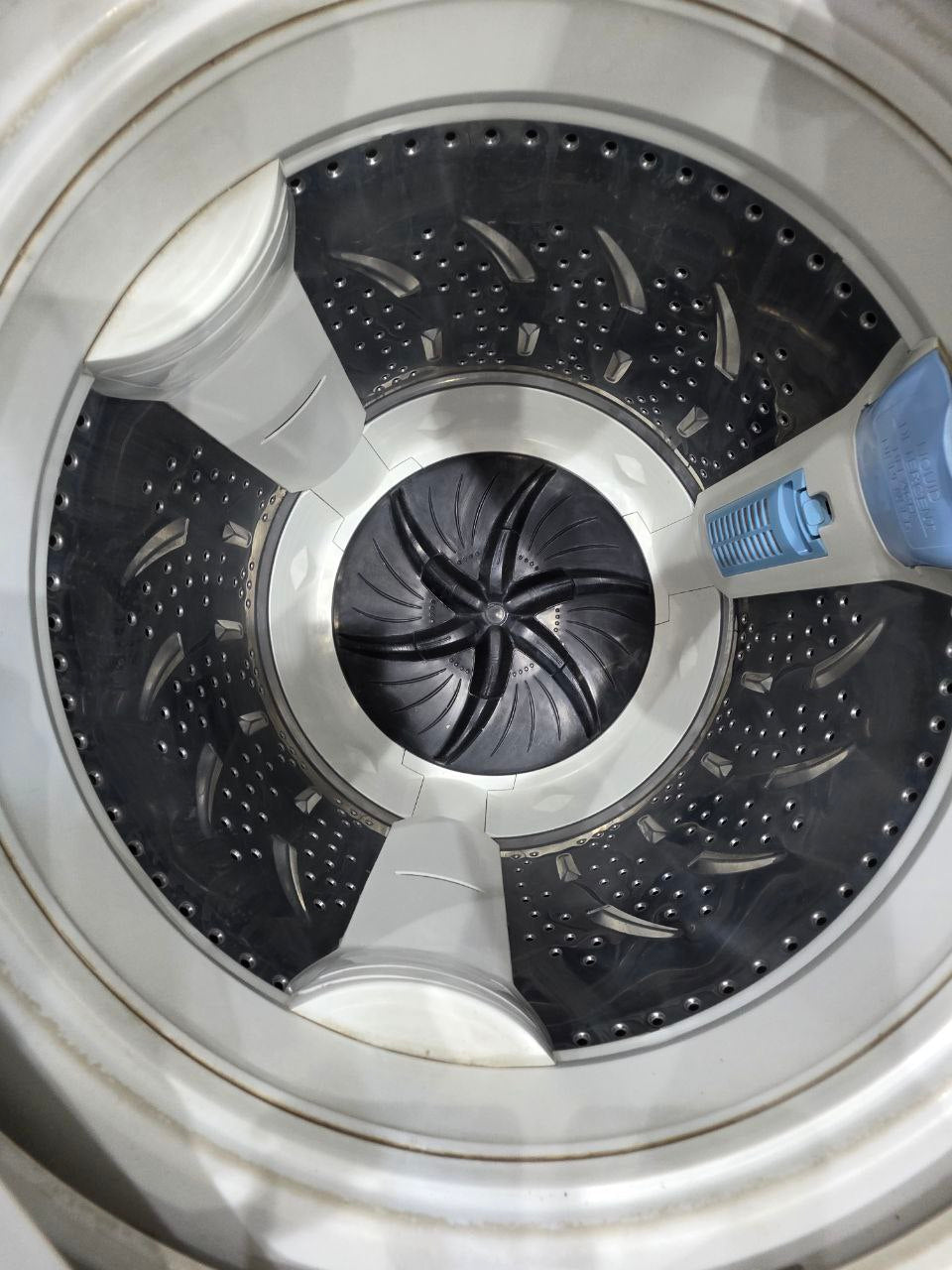 غساله تورنيدو فوق اتوماتيك 10 كيلو استعمال بحاله ممتازه