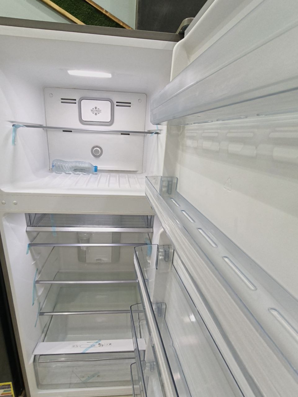 كود 6066
ثلاجة وايت ويل فرز 16 قدم جامبو بمعدل ال18
بسبب خدوش ف باب التلاجة
وايت ويل ثلاجة نوفروست 430 لتر استانليس ستيل WR-4385 HSS نوفروست