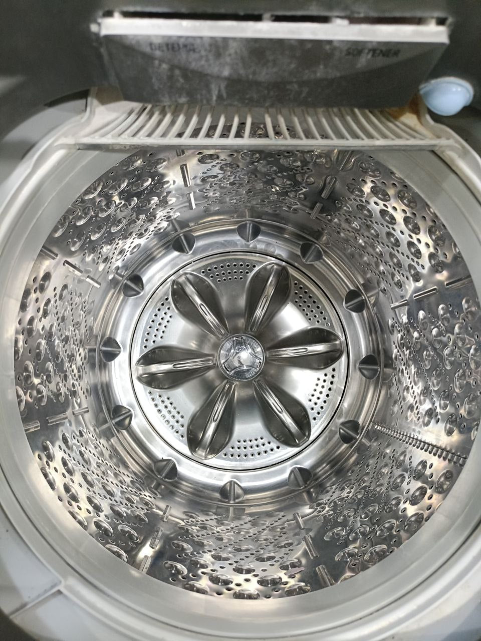 غساله  LG فوق اتوماتيك انفرتر استعمال بحاله ممتازه كود 4531