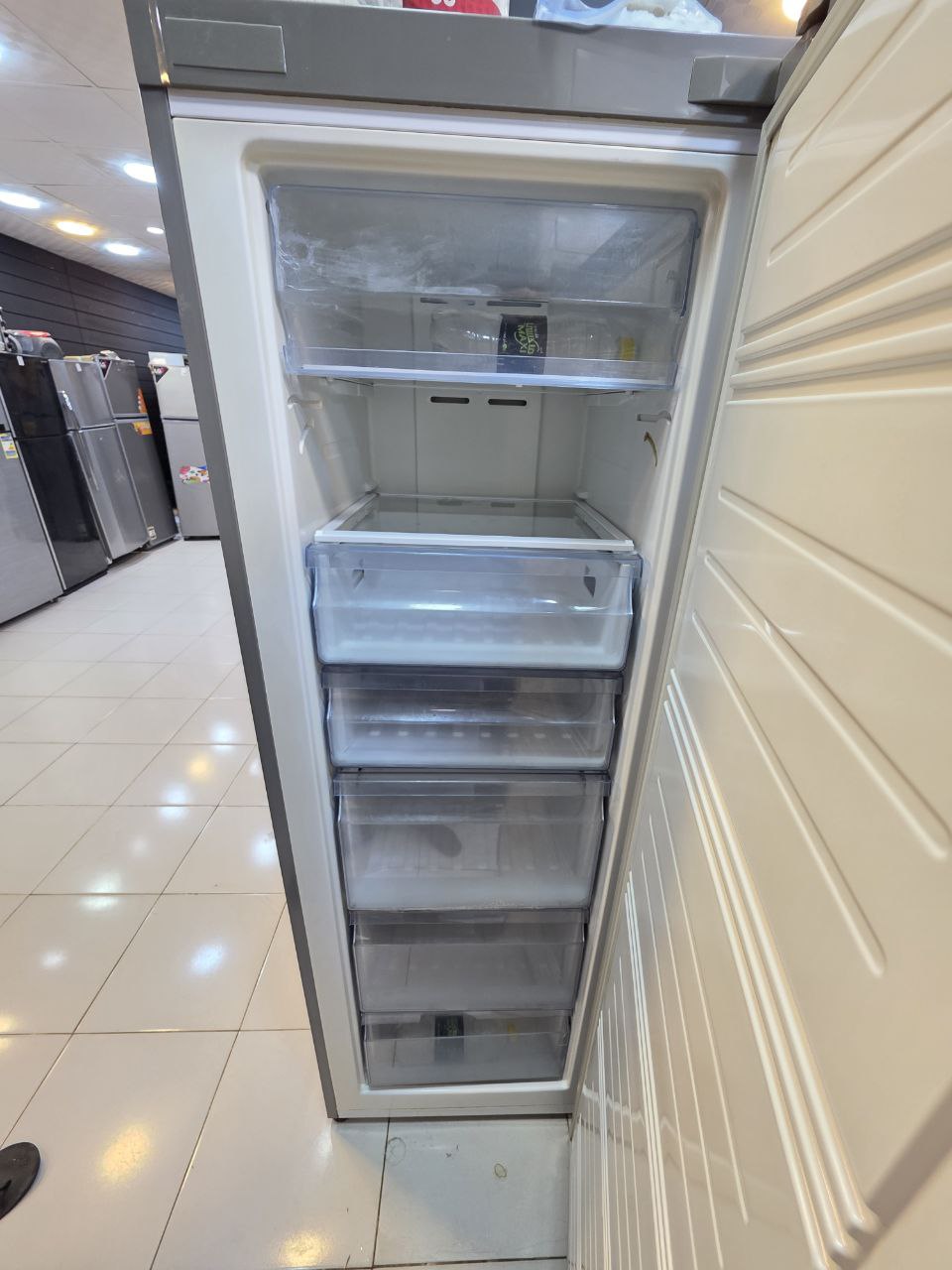 5530 كود
فريزر  وايت ويل 
6دورج+رف
نوفروست مستعمل استعمال نضيف