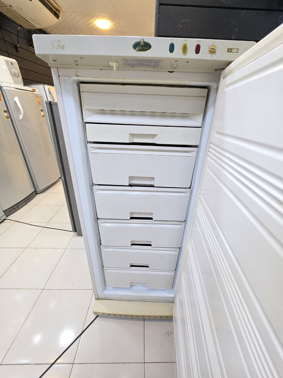 فريزر  كريازي 5 دورج  نوفروست استعمال بحاله جيده جدا
كود 5392