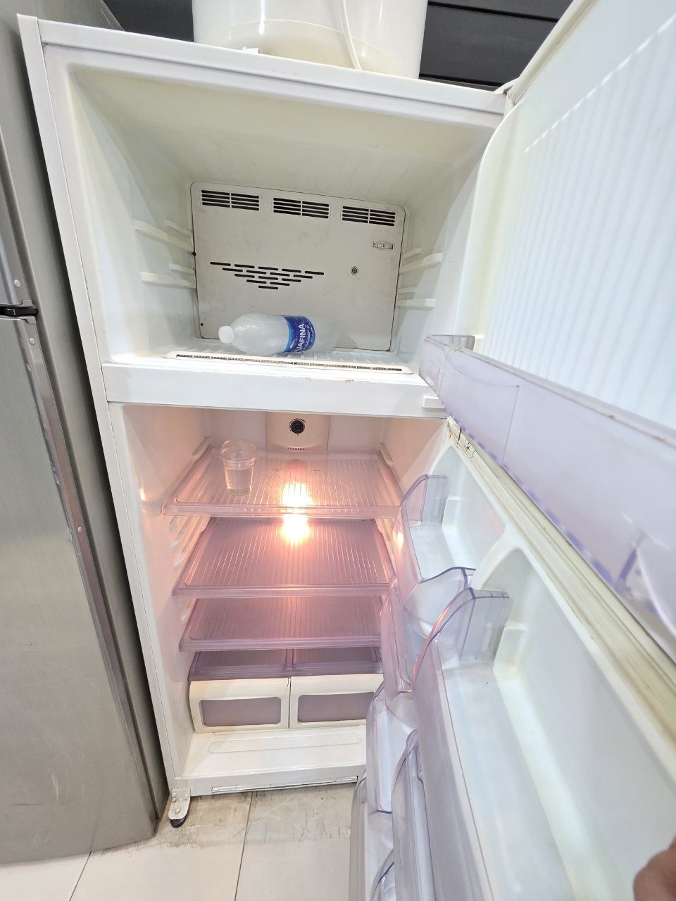 ثلاجه كريازي 14 قدم نوفروست استعمال بحاله جيده جدا كود 4438