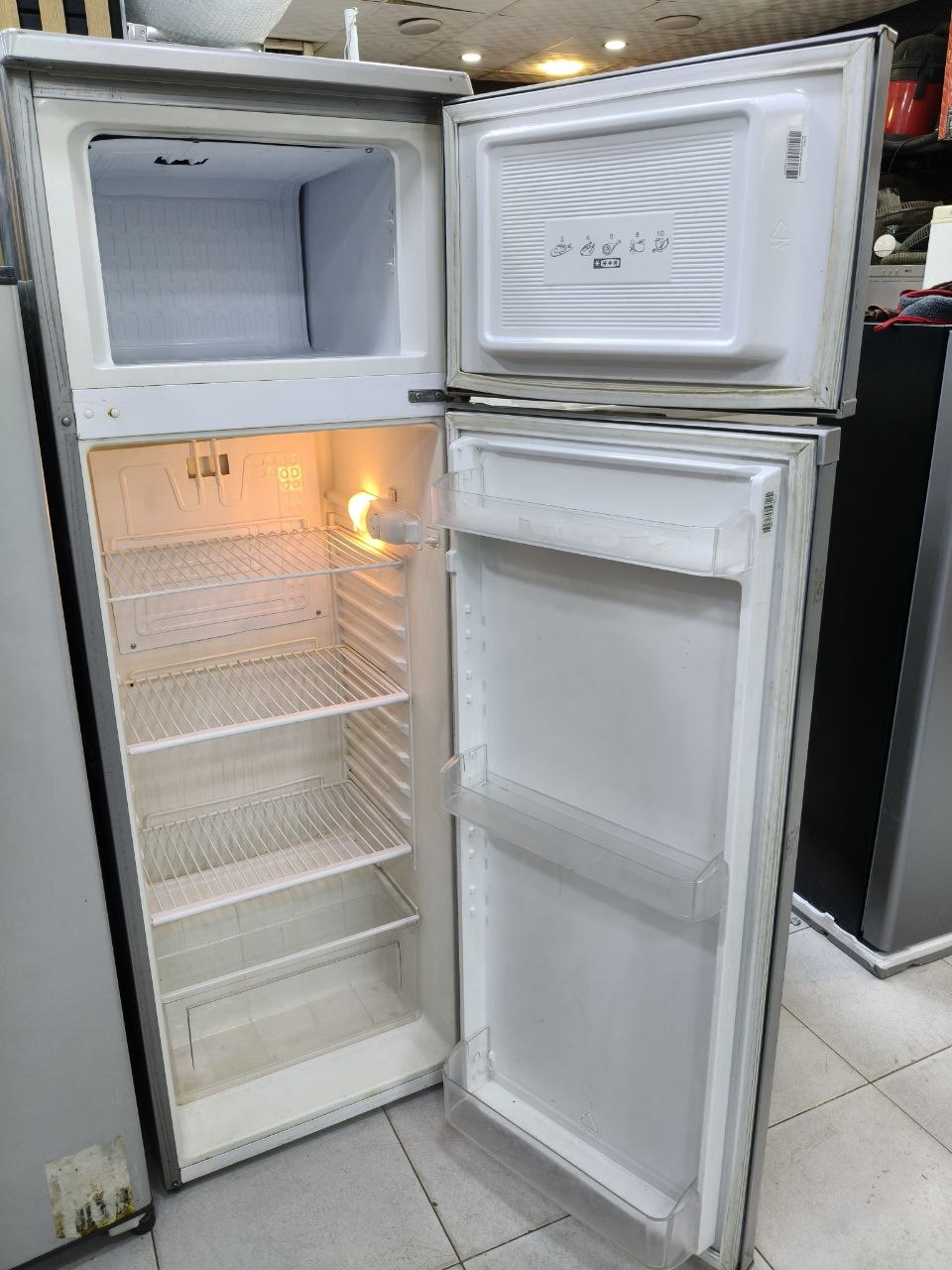كود 9675
🧊 ثلاجة وايت بوينت استعمال
📦 سعة 256 لتر
✨ بحالة جيدة