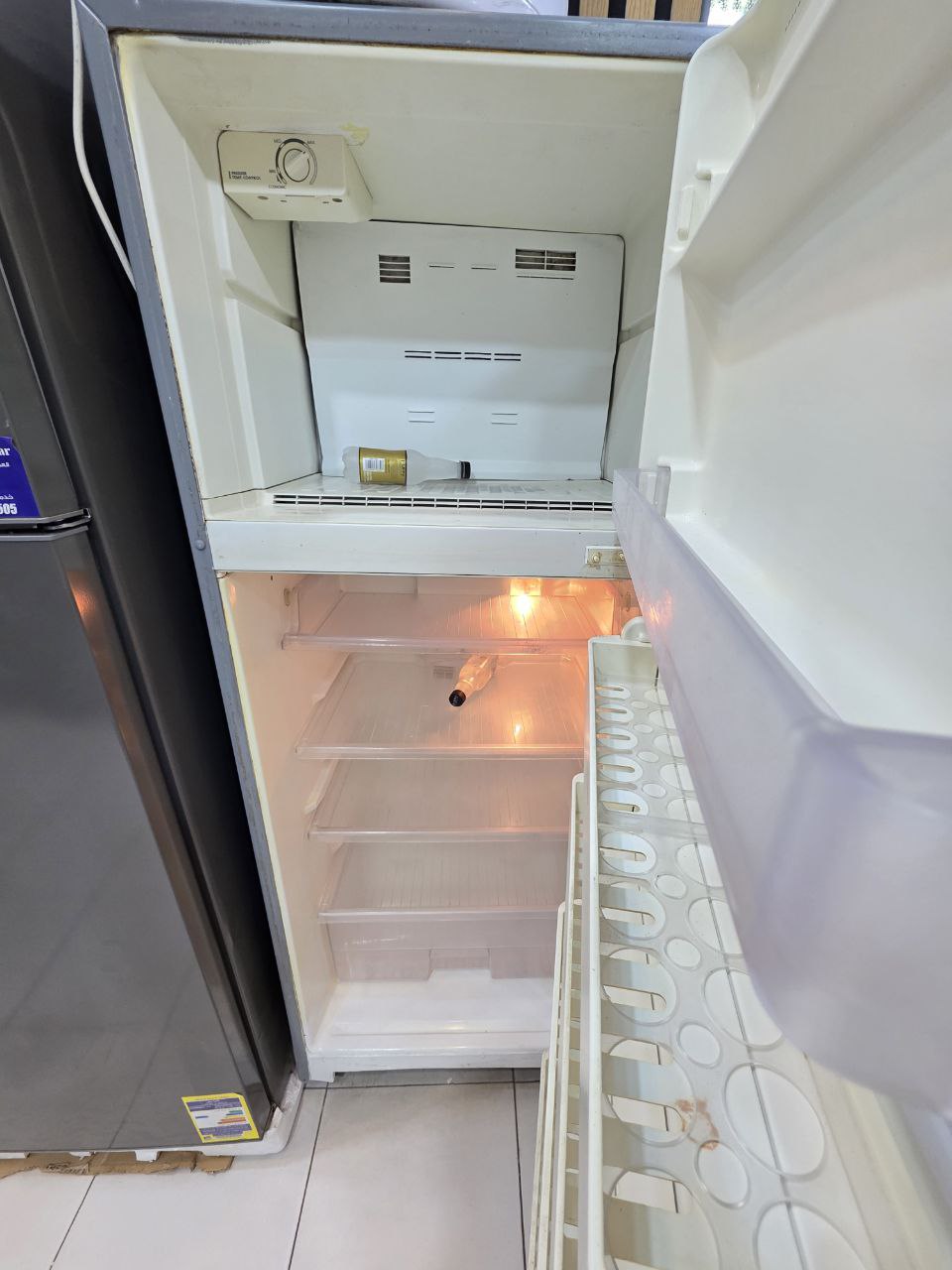 تلاجه ايديل ايلت 14قدم
 نوفروست مستعمله بحاله جيده   كود 4975