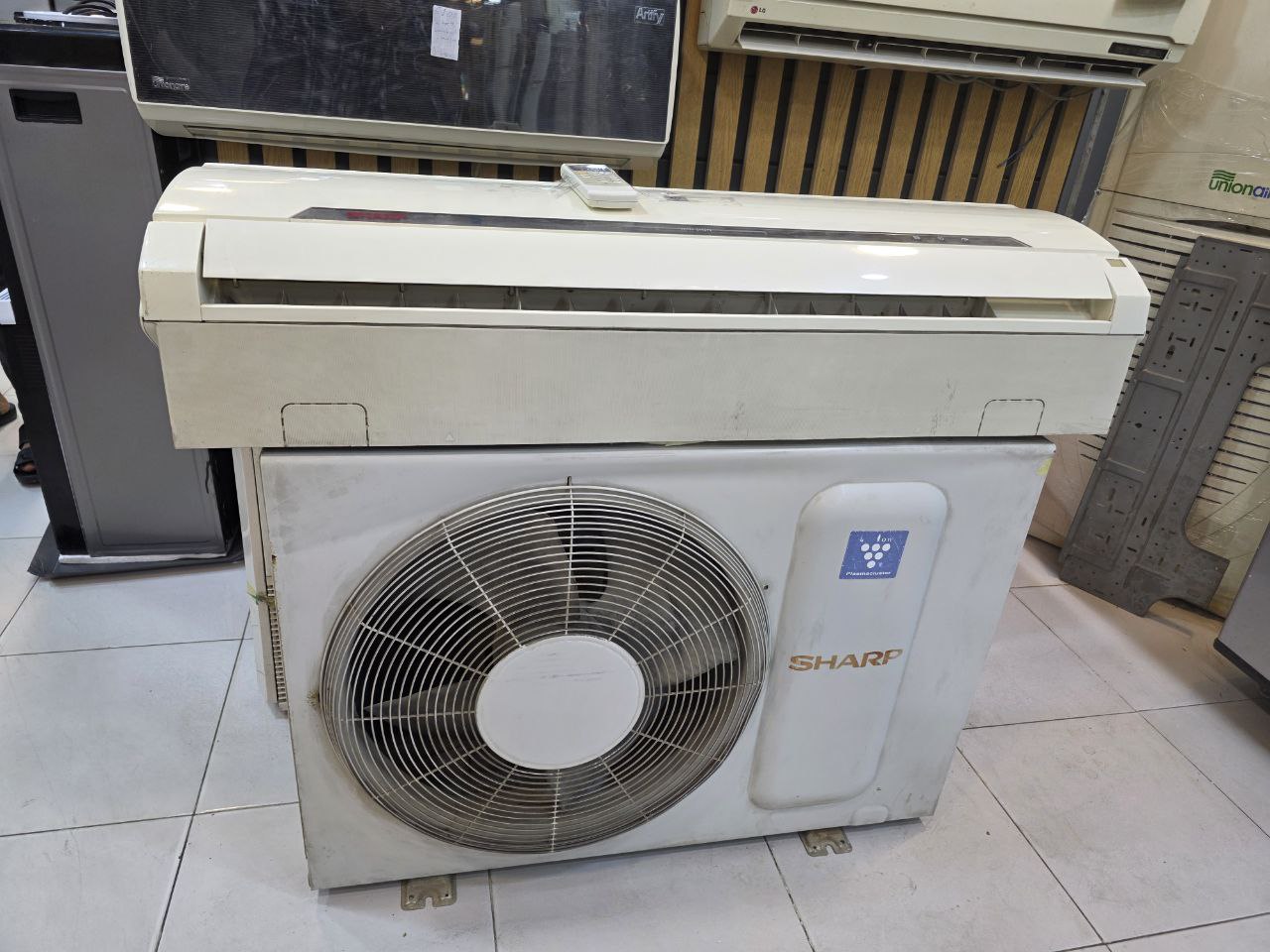 تكييف شارب 2.25 حصان حاله جيده جدا جدا متاح تركيب ونقل  بمصاريف  كود 5120