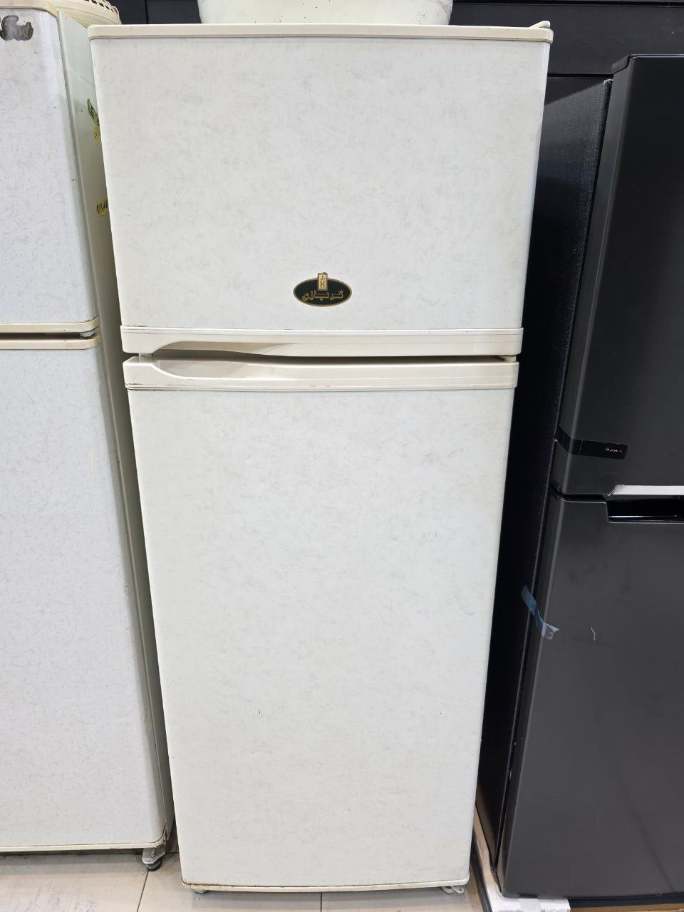ثلاجه كريازي 14 قدم حاله جيده جدا جدا مستعمله