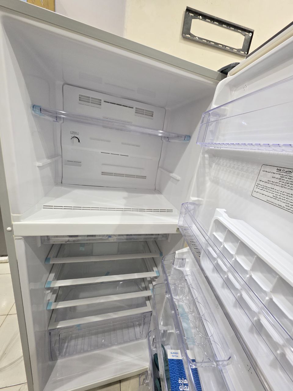 كود 5573
توشيبا تصفية معرض ضمان 5 سنين
مقبض طويل (Long Handle): هذا التصميم يوفر سهولة أكبر في الفتح خصوصًا إذا كانت الثلاجة كبيرة الحجم أو ضيقة المساحة، كما يعطي شكلًا أنيقًا وحديثًا