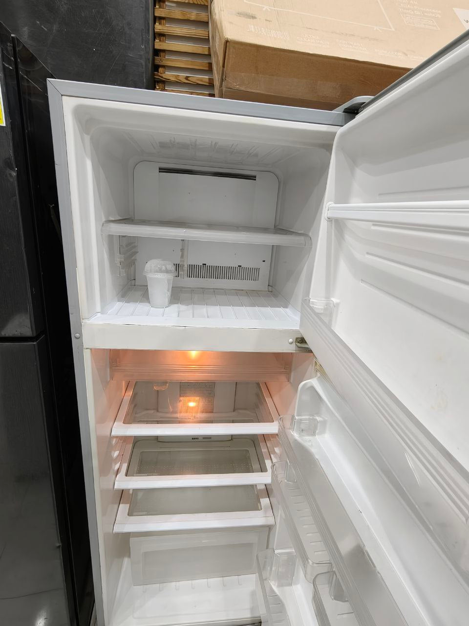 كود 5702 ثلاجه شارب 14قدم نوفروست استعمال بحاله جيده