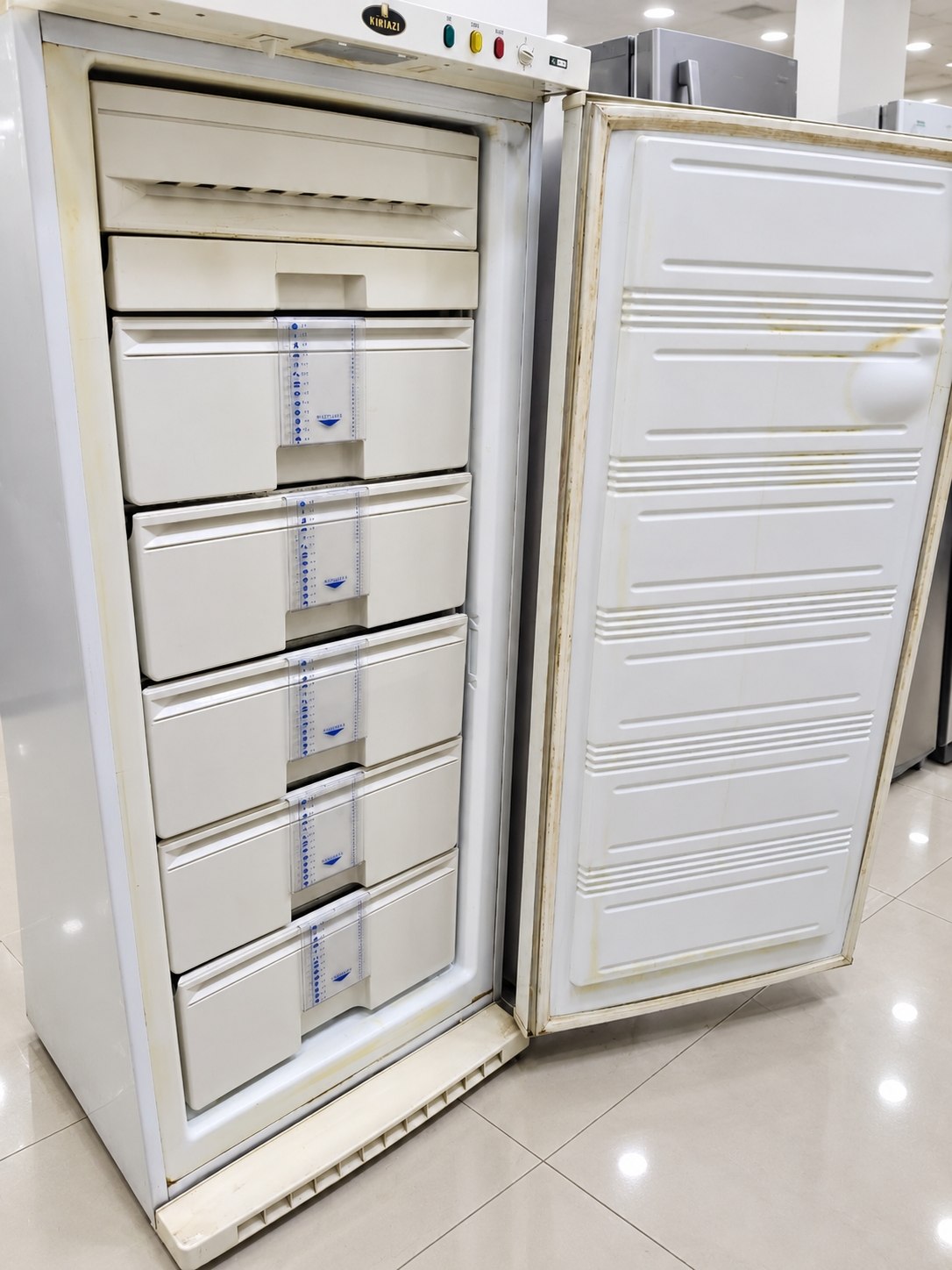 كود 9880

❄️ فريزر كريازي 5درج استعمال مميز
✅ نوفروست بدون تكوين ثلج
