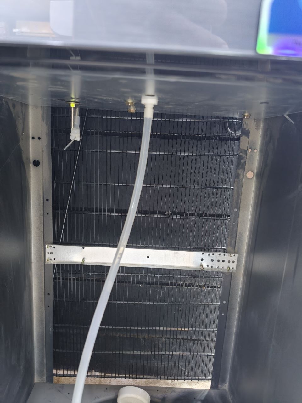 احدث إصدارات كول ستار
مياه سخنة وباردة في نفس الوقت
شاشة ديجيتال تعمل باللمس
تصميم شيك ستانلس يليق بالمطبخ
فيه كاتل مدمج للشاي والقهوة
و ثلاجة