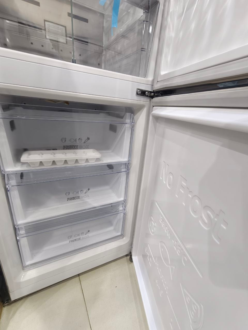 كود 8800
❄️ ثلاجة يونيون إير UNIONAIRE نوفروست ضمان10سنين 
📦 السعة: 370 لتر ≈ 13.1 قدم
🔢 الموديل: URN-500