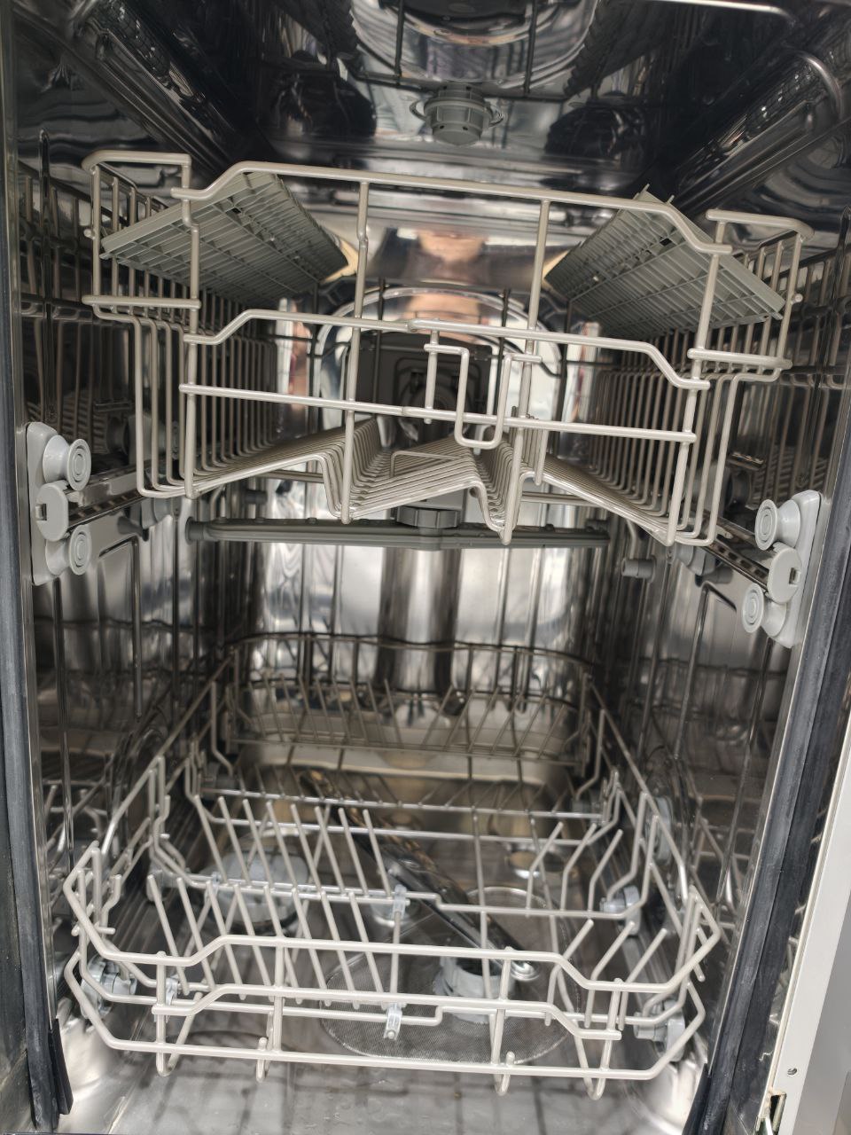 كود 4760                                        غساله اطباق وايت بوينت                                            10 افراد                                              استعمال بحاله جيده