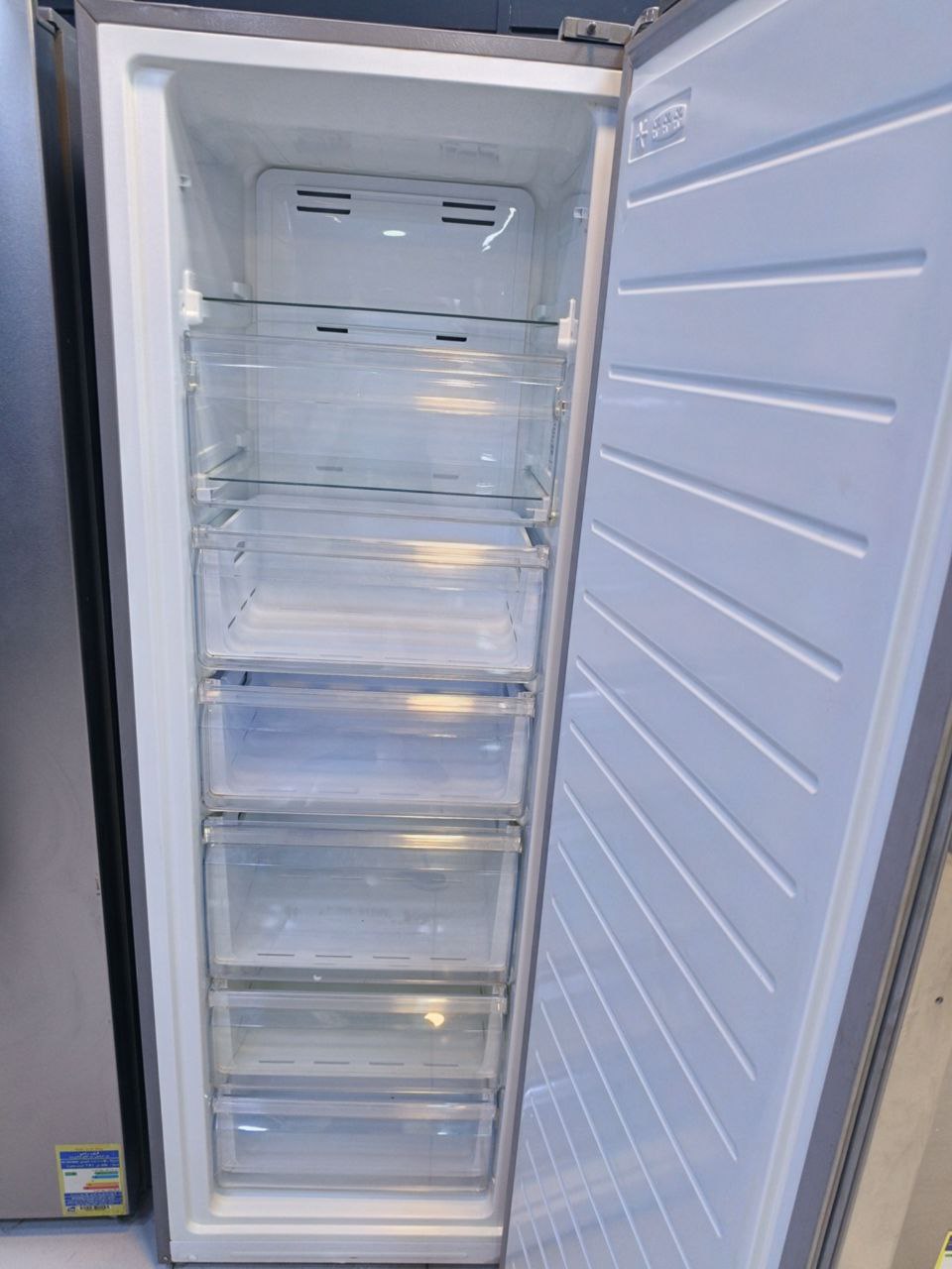 كود 5940
فريزر بخصم كبير

فرز ثاني نوفروست 
وايت بوينت ديب فريزر نوفروست 7 درج 280لتر  WPVF371S