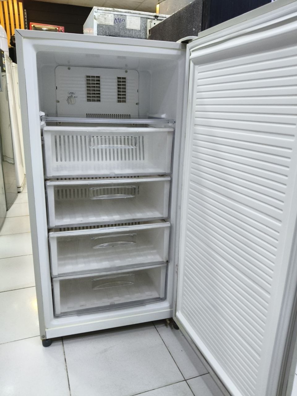 كود 9266
❄️ فريزر رأسي 4 رف + درج
استعمال بسيط بدون اي صيانه
🛡️ ضمان سنة سريال