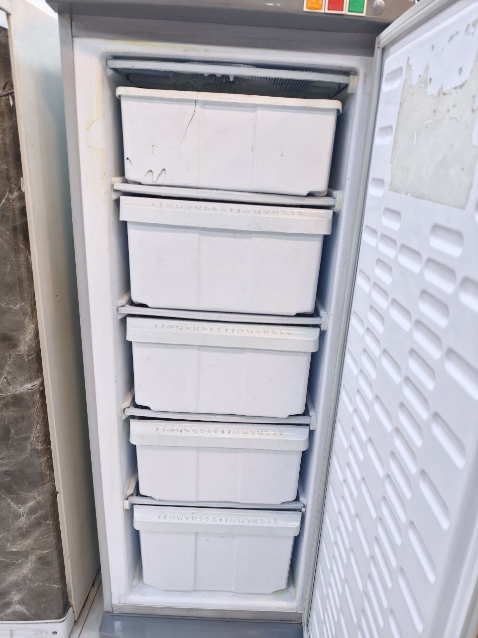 كود 6599
فريزر الاسكا  4 درج ديفروست 
استعمال