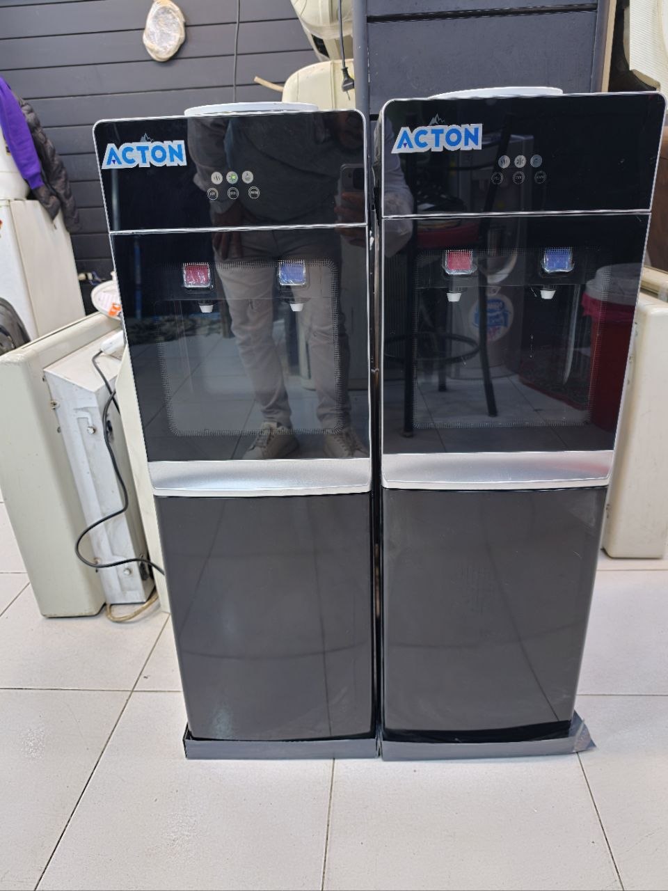 كود 5989

دسبنسر بارد ساخن بواقي تصدير بالضمان 

مزود بحافظة داخلية