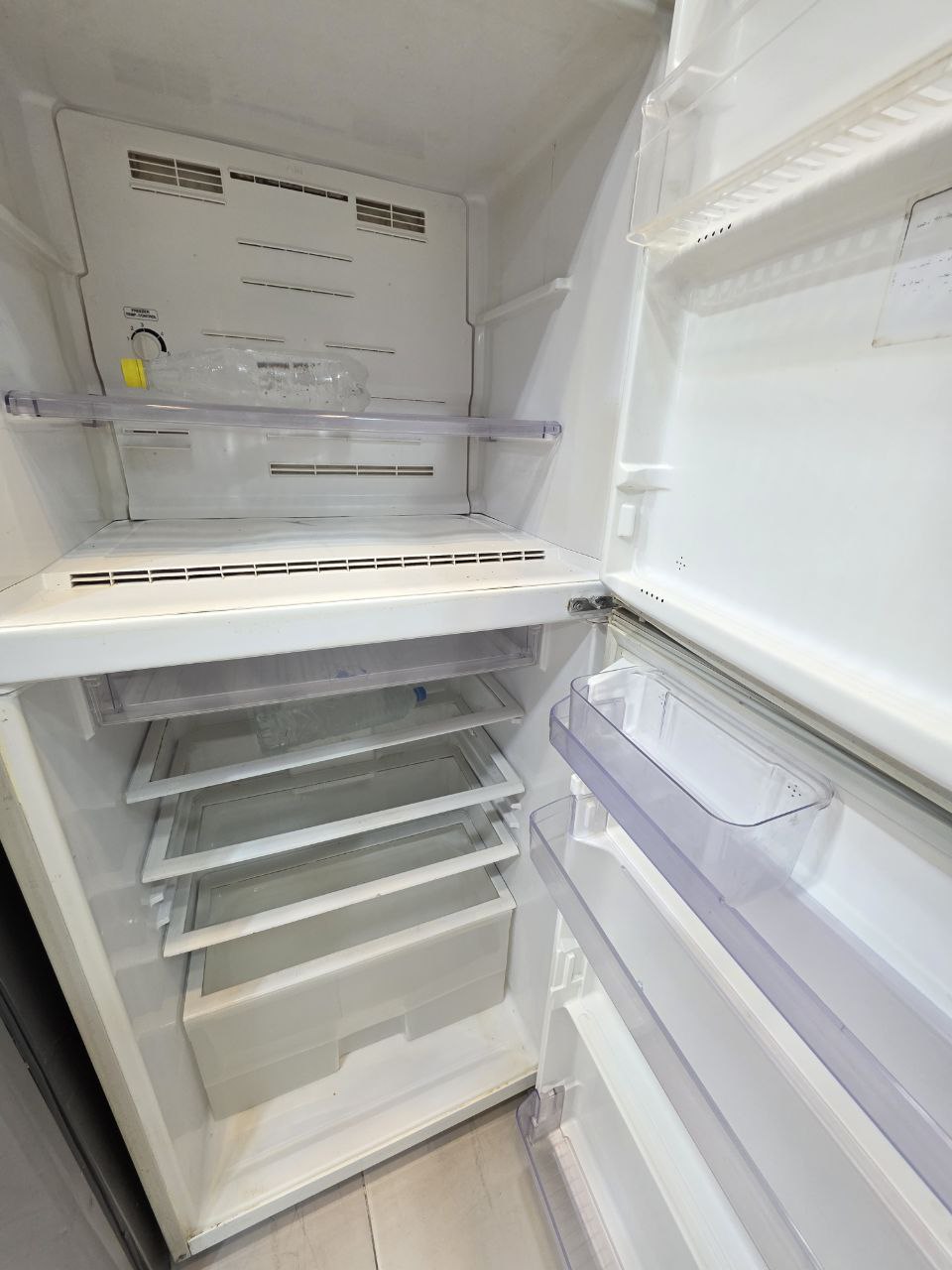 ثلاجه توشيبا 14 قدم نوفروست استعمال بحاله ممتازه بشحن شركتها كود 5091