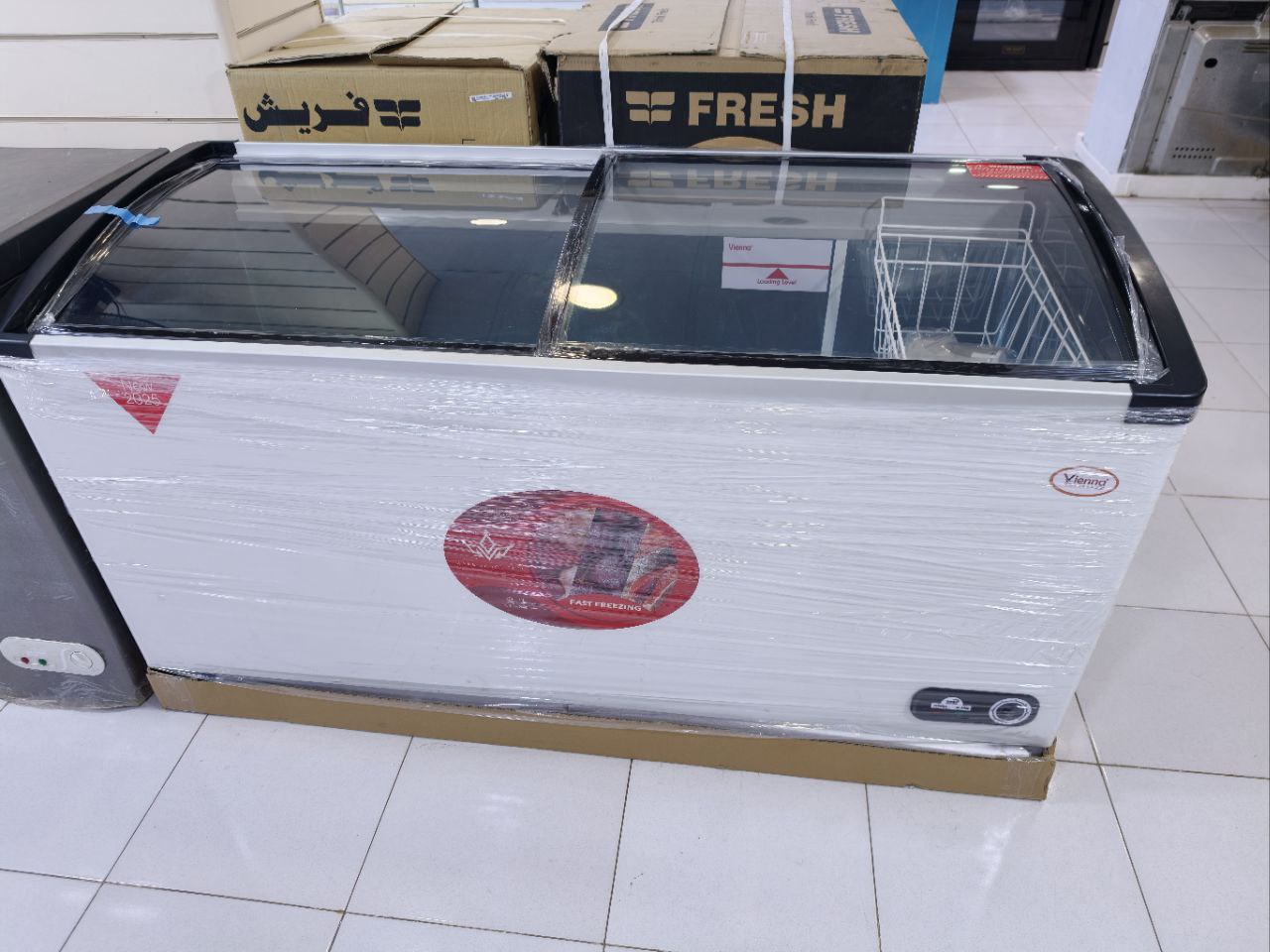 كود 6127
فريزر 600لتر 
باب زجاجي 
فرز