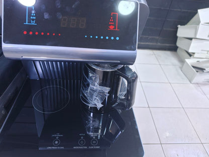 احدث إصدارات كول ستار
مياه سخنة وباردة في نفس الوقت
شاشة ديجيتال تعمل باللمس
تصميم شيك ستانلس يليق بالمطبخ
فيه كاتل مدمج للشاي والقهوة
و ثلاجة