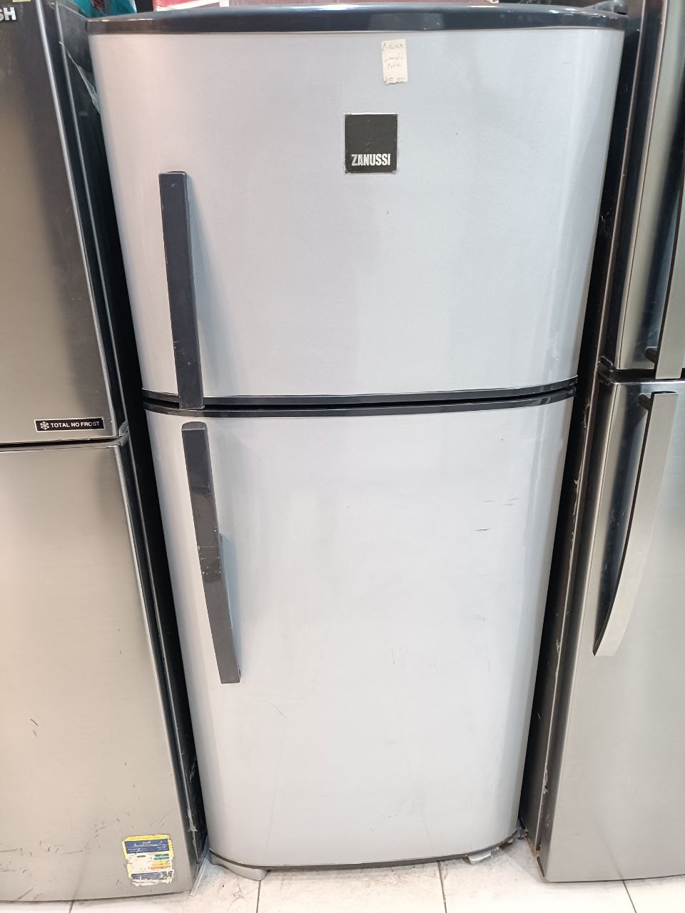 كود 2049
ثلاجه زانوسي 14قدم نو فروست                      استعمال بحاله جيده