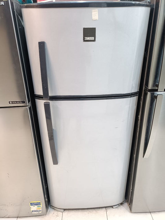 كود 2049
ثلاجه زانوسي 14قدم نو فروست                      استعمال بحاله جيده
