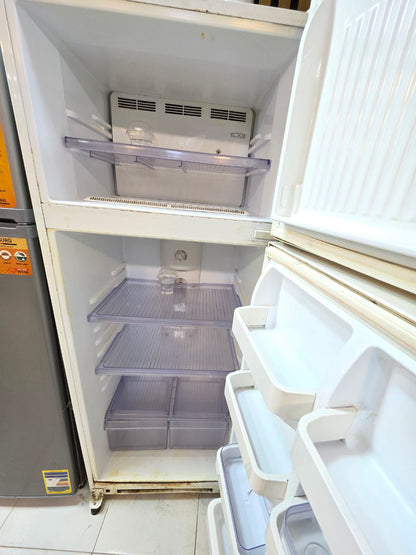 ثلاجه كريازي 14 قدم نوفروست استعمال بحاله جيده جدا كود 5336