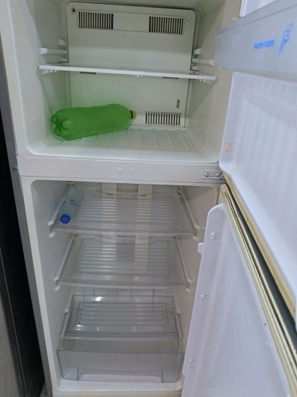 كود 5878 
ثلاجة يونيون اير 14 قدم 
استعمال بحالة جيدة نوفروست