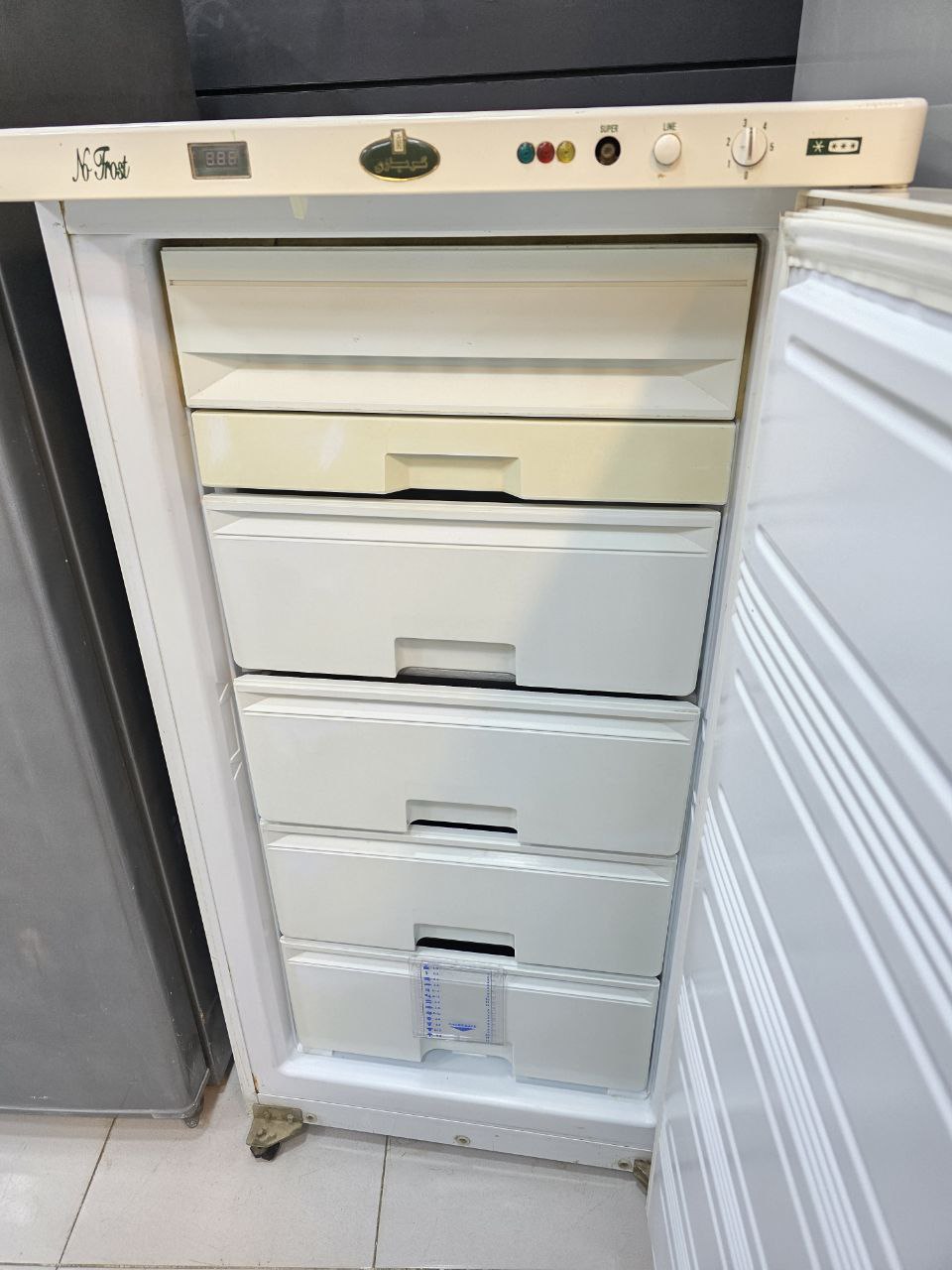 كود 4673
فريزر كريازي نوفروست
4دورج